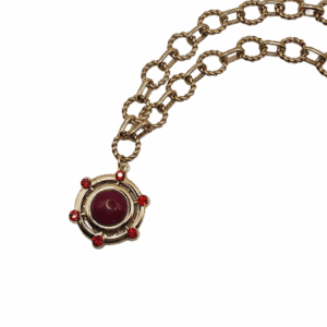 Collier maille ronde fantaisie plaqué or avec pendentif pierres rouges